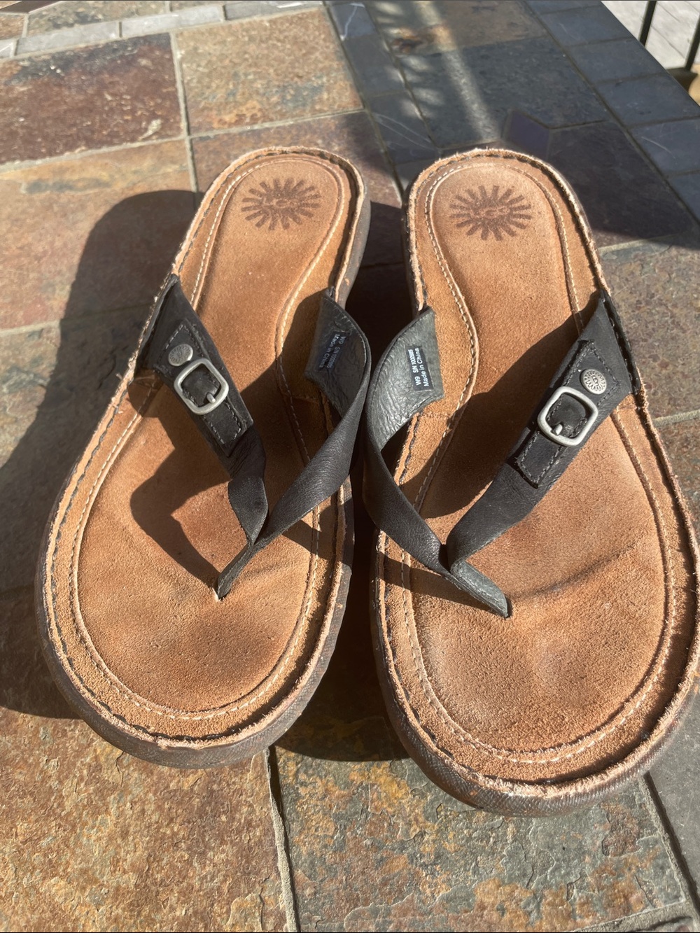 UGG flip flop sandals
Brown Suede Footbed with Black Strap Sandals
